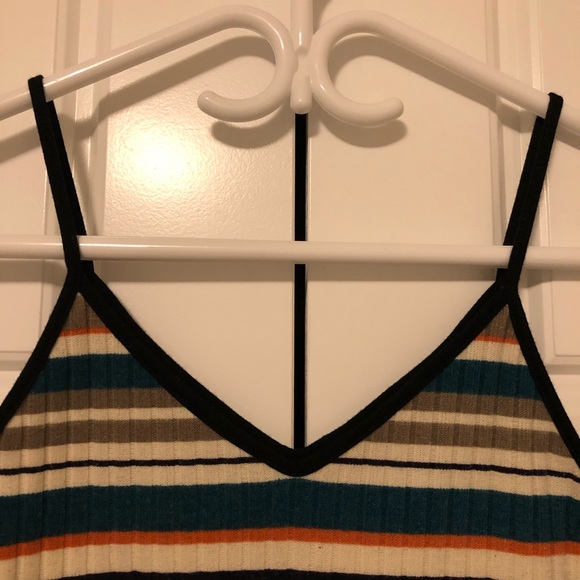 V-neck Striped Top 🌺 - Picture 2 of 6